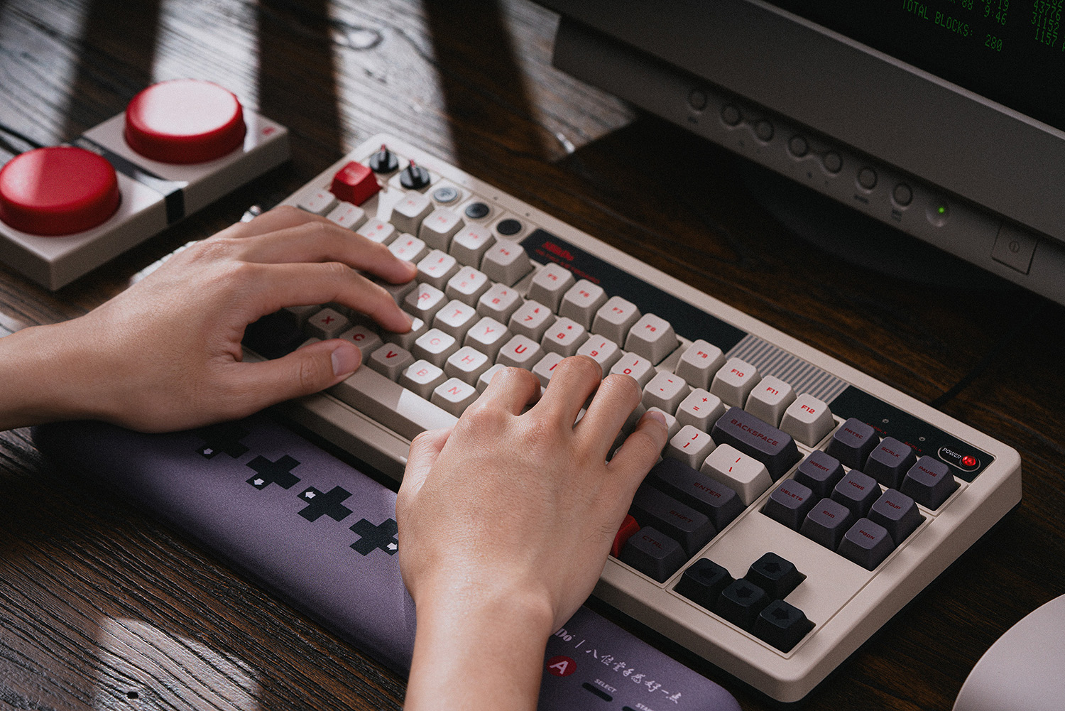 8Bitdo Retro Mechanical Keyboa - огляд і ціна Retro Gaming For Windows